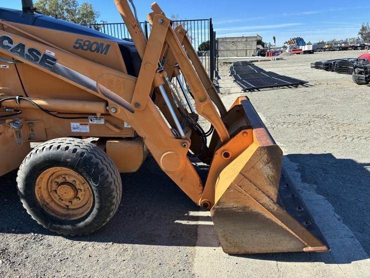 2004-case-580m-image-6