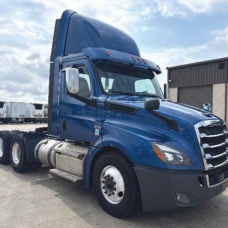 2020 FREIGHTLINER CASCADIA 126