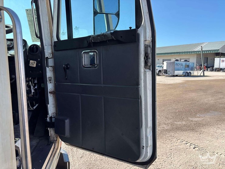 2017-autocar-xpeditor-image-19