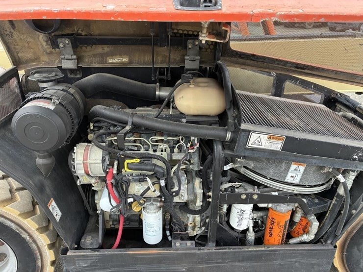 2015-jlg-g5-18a-image-11