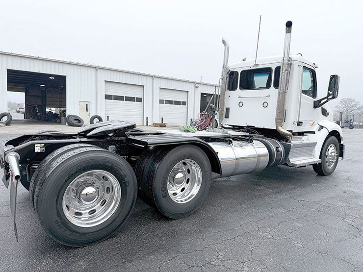 2020-peterbilt-579-image-3