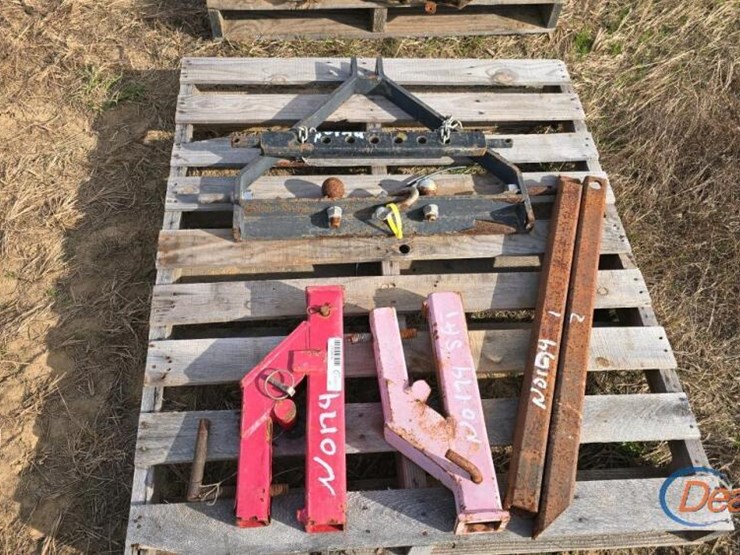 3ph-and-draw-bar-and-bucket-mount-spear-or-forks-image-1