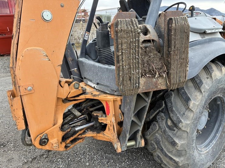 2018-case-580sn-image-12