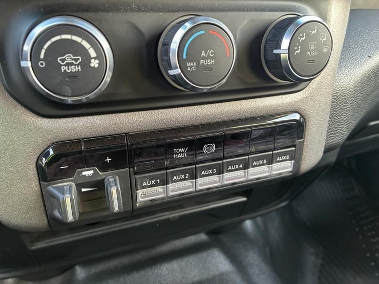 2019-dodge-ram-5500-image-21