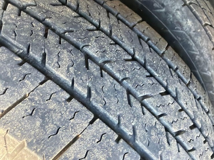 2013-chevrolet-3500-image-15