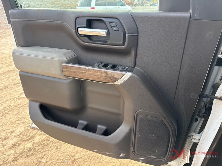 2020-chevrolet-1500-image-32