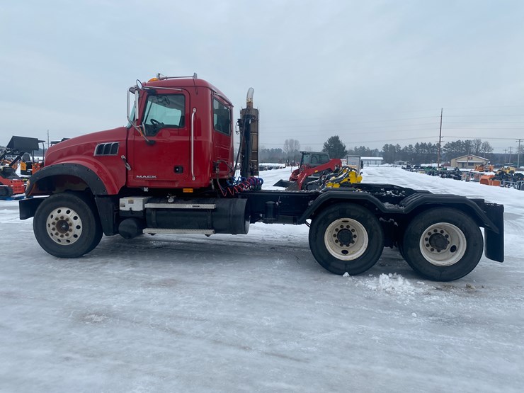 #302-•-2009-mack-gu713-semi-tractor-(has-wi-title)-(mosinee,-wi)-image-15