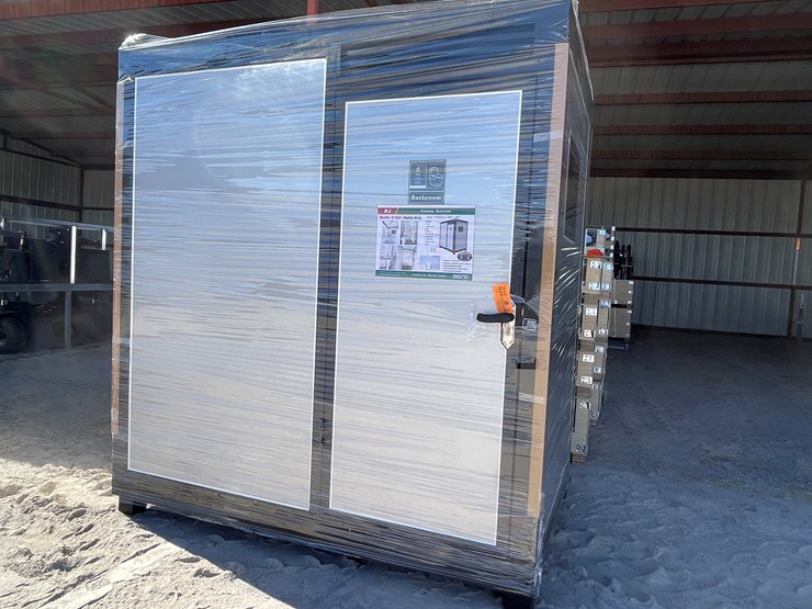 #3800-•-portable-restroom-image-20