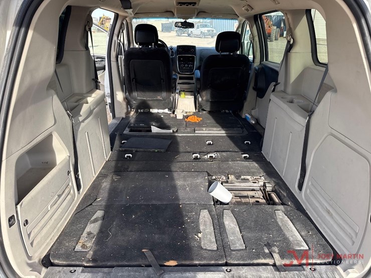 2014-dodge-grand-caravan-image-10