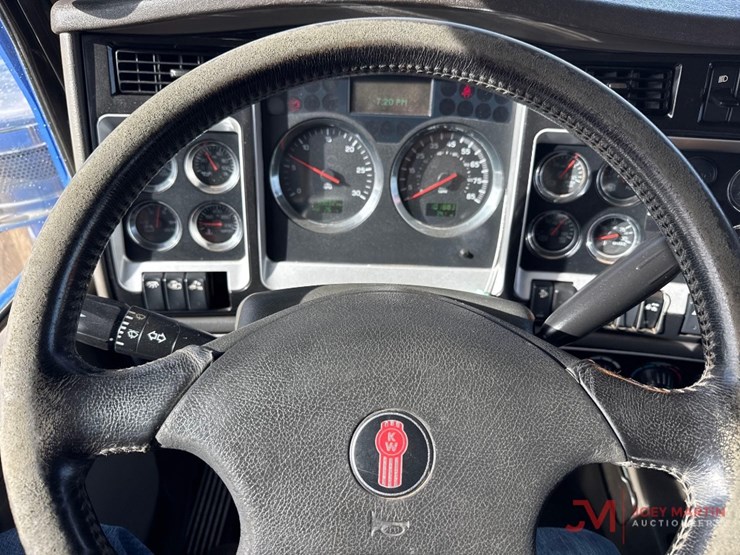 2013-kenworth-t800-image-41