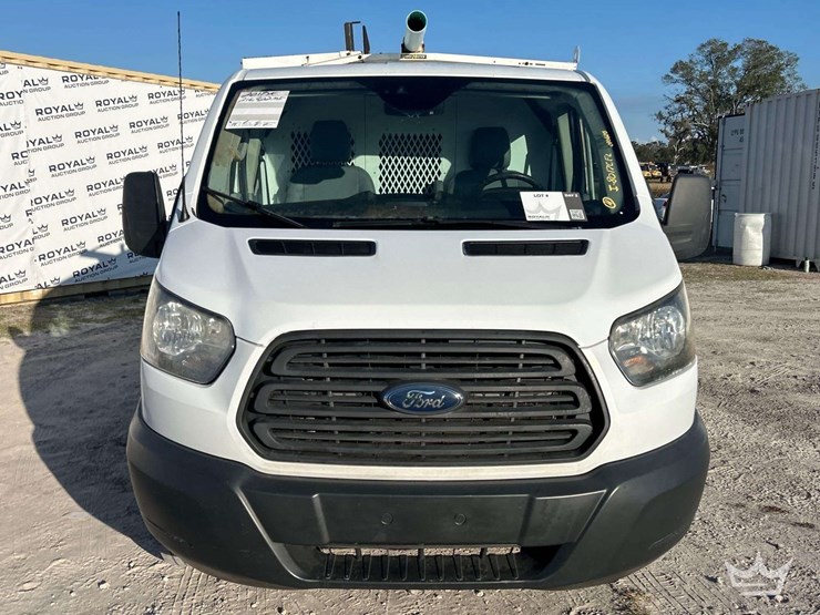 2017-ford-transit-image-31