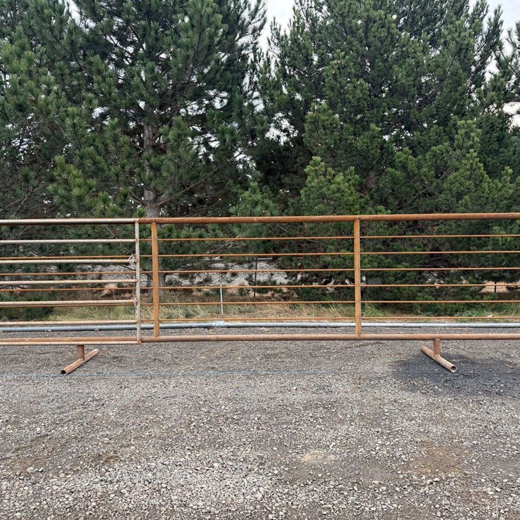 24' Freestanding Panel with 8' Gate