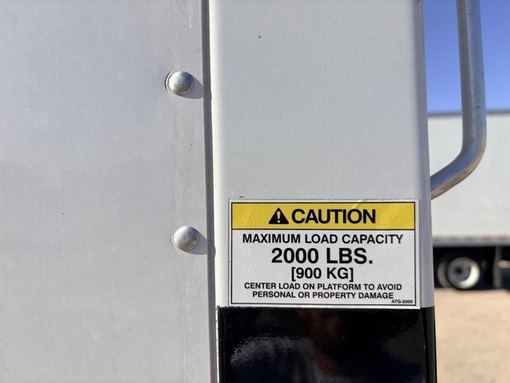 2023-isuzu-nrr-image-7