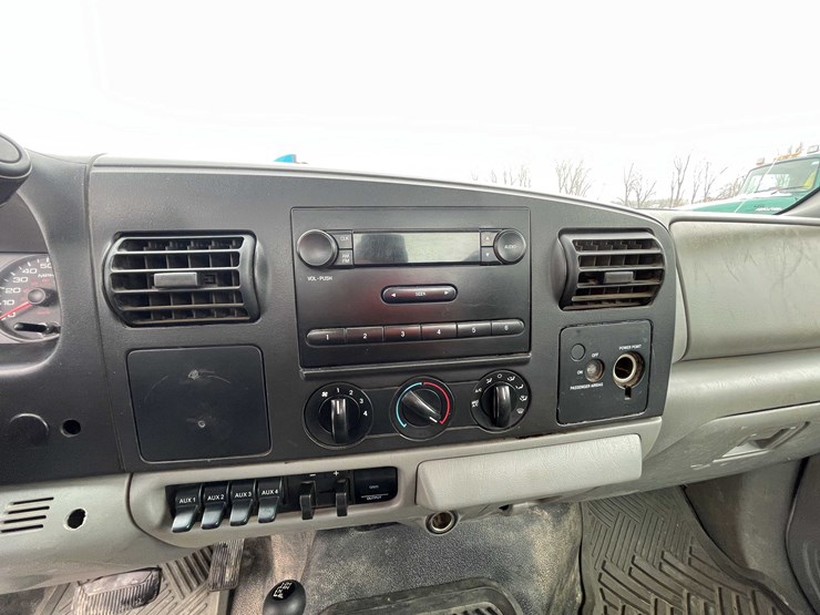 2006-ford-f550-xl-image-52