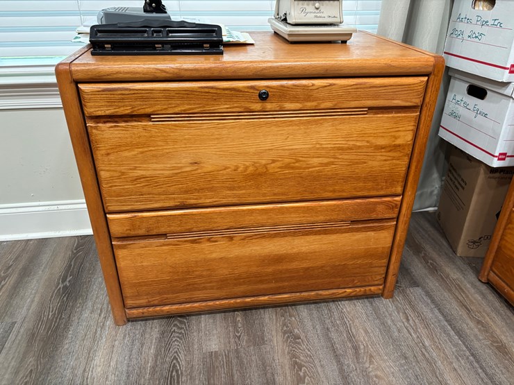 #203-•-desk-with-matching-file-cabinets-image-3