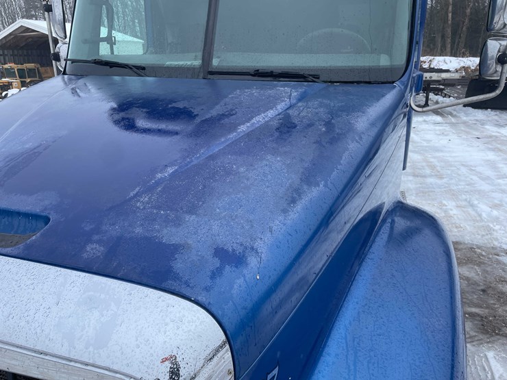 #308-•-2005-freightliner-columbia-semi-tractor-(has-wi-title)-(denmark,-wi)-image-11