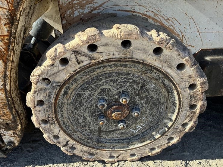 2019-bobcat-s70-image-8