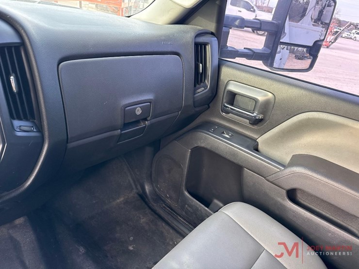 2016-chevrolet-silverado-3500-image-39