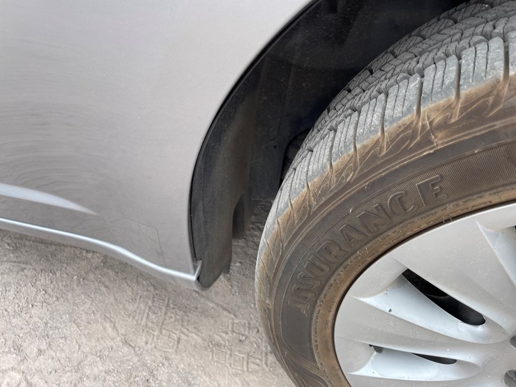 #111-•-2013-chrysler-200-(nm-title)-image-17