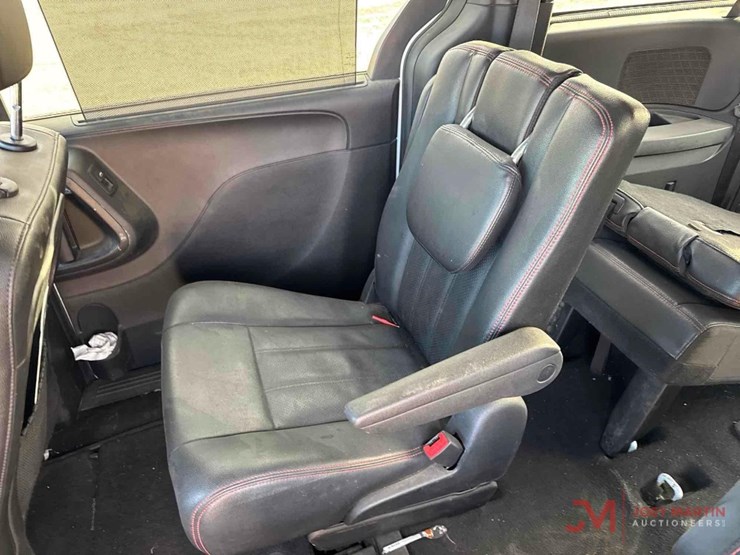 2019-dodge-grand-caravan-image-16