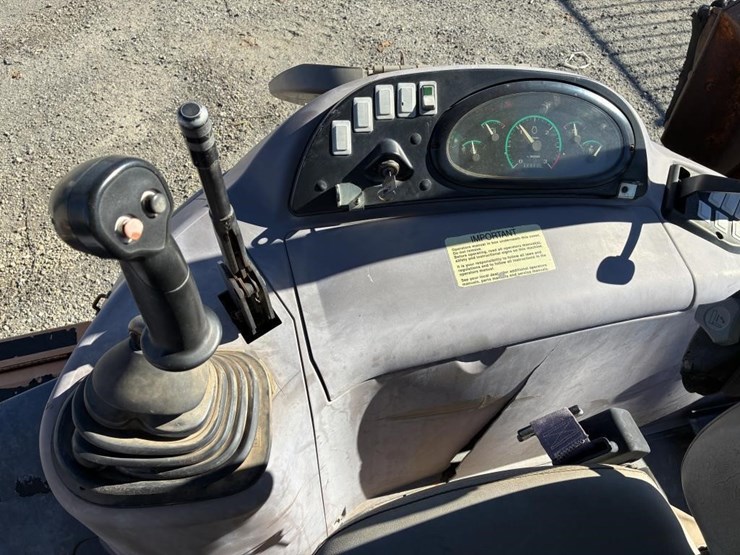 2004-case-580m-image-23