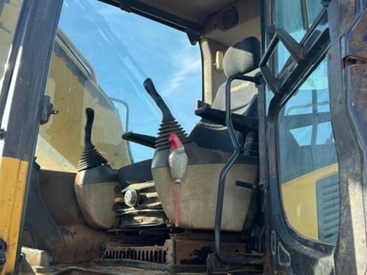 komatsu-pc270-lc-image-14