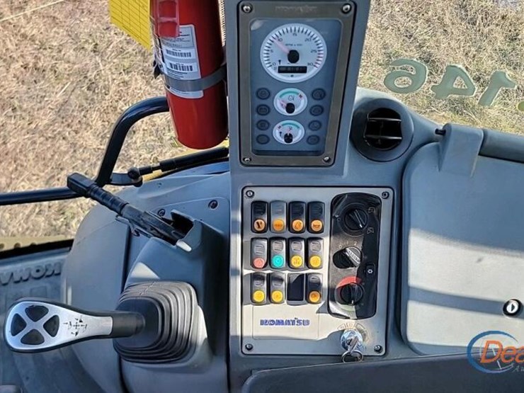 komatsu-wb146-image-21