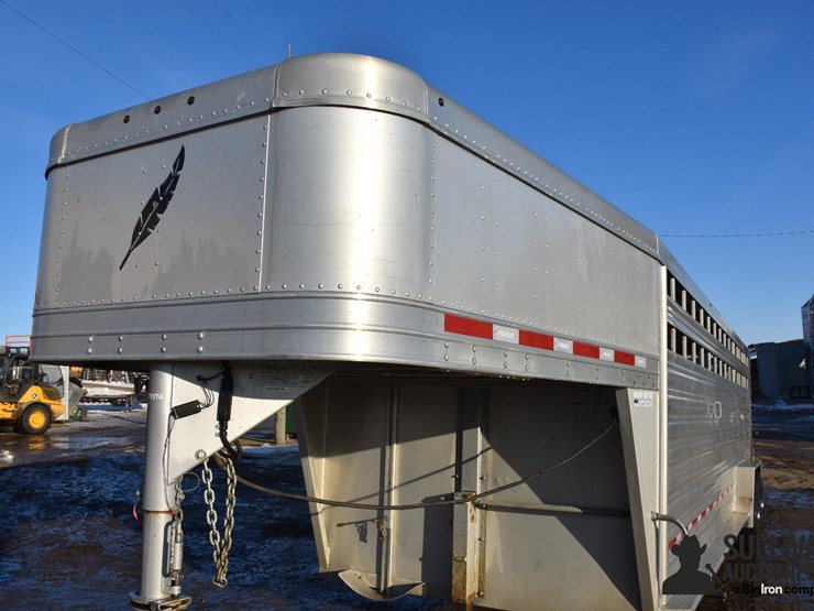 2019-featherlite-24'-t/a-aluminum-livestock-trailer-image-9