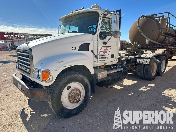 (x)-2006-mack-cv713-t/a-vacuum-truck,-vin-1m2ag11...-image-1