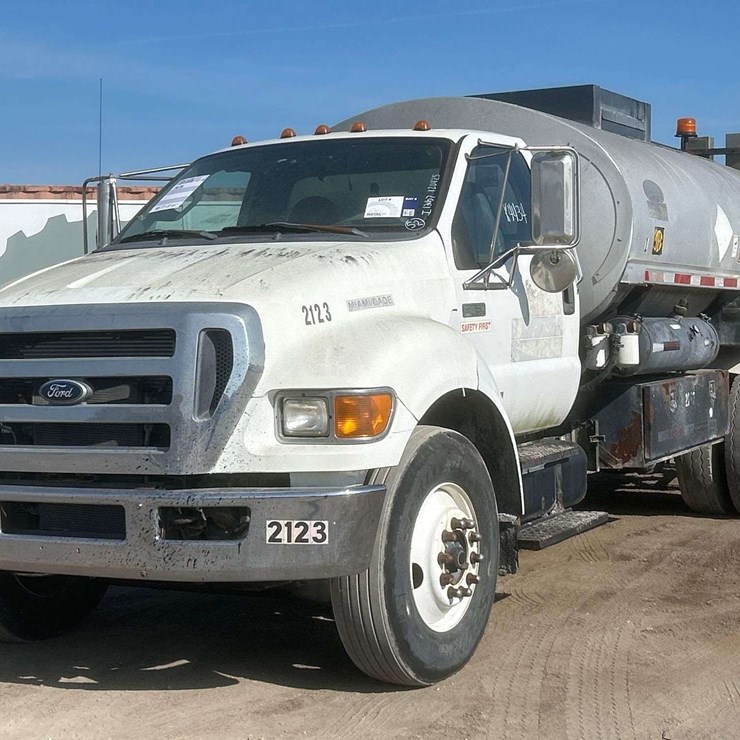2011 FORD F750