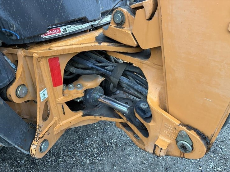 2019-case-580sn-image-14