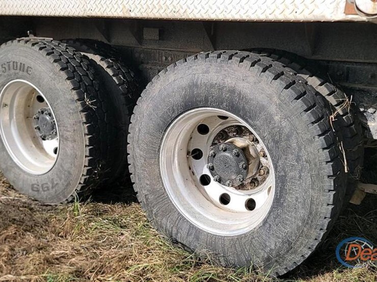 2016-peterbilt-579-image-8