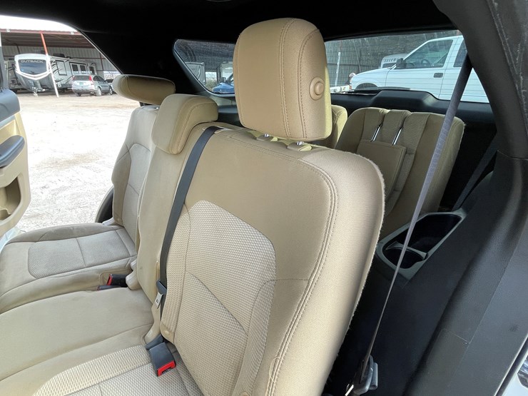 2017-ford-explorer-image-106