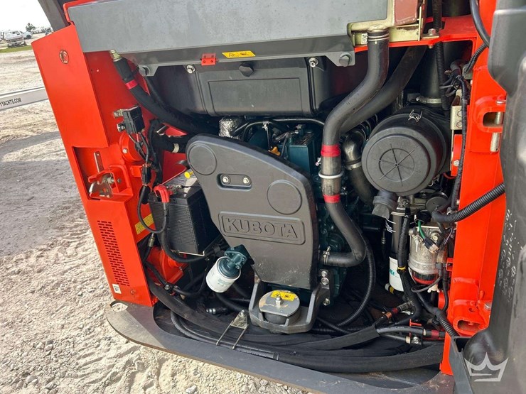 2020-kubota-ssv65-image-8