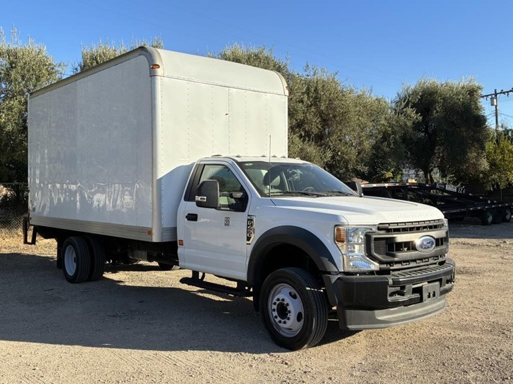 2022-ford-f450-xl-image-2