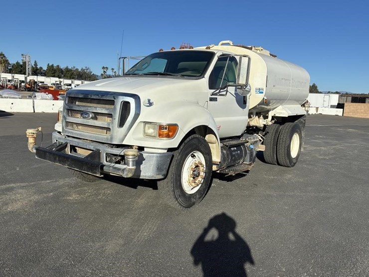 2015-ford-f750-image-1