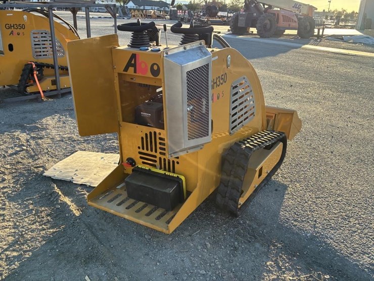 2025-aboss-gh350-skid-steertrack-loader-image-3