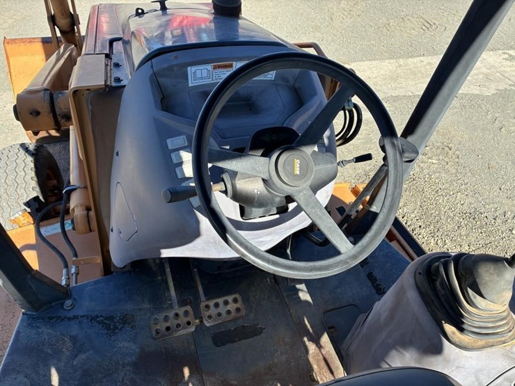 2004-case-580m-image-21