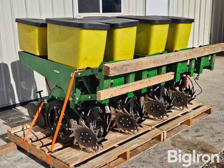 john-deere-max-emerge-plus-row-units-w/precision-planting-v-drives-image-3