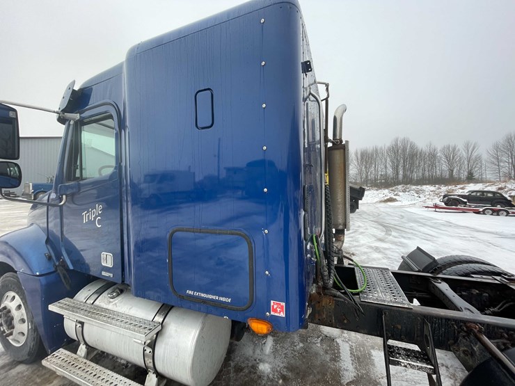 #308-•-2005-freightliner-columbia-semi-tractor-(has-wi-title)-(denmark,-wi)-image-51