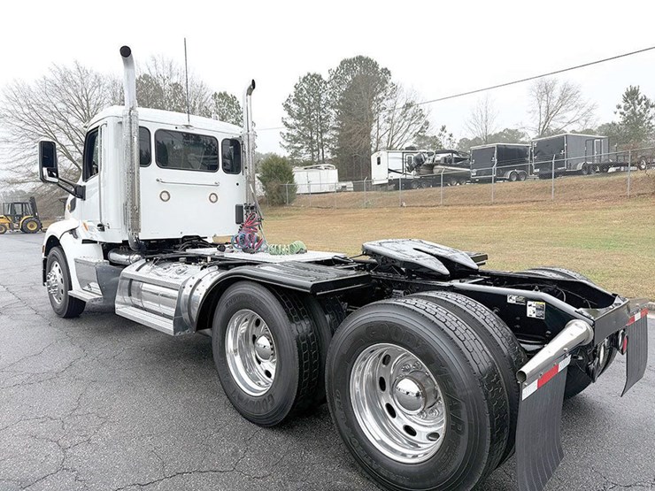2020-peterbilt-579-image-4