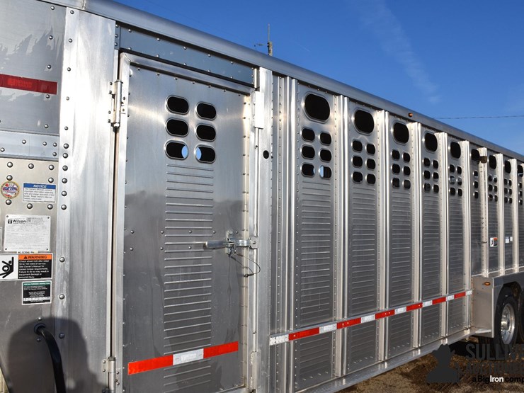 2025-wilson-livestock-trailer-image-17