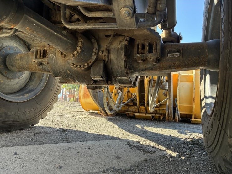 2008-komatsu-wheel-loader-image-16