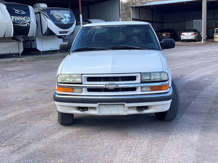 2002-chevrolet-s10-image-2