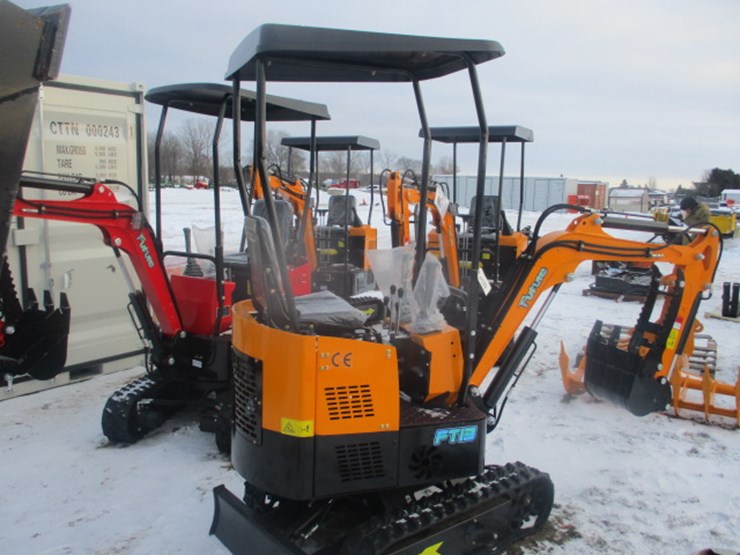 #6592-•-future-ft13-mini-excavator-gasoline-engine,-rubber-track,16in-digging-bucket,-hydraulic-plumbing,-bulldozer-blade,-manual-thumb-image-2