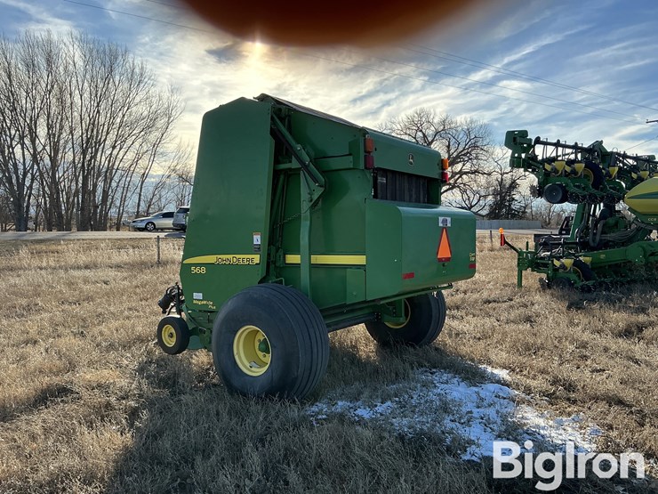 2010-john-deere-568-image-7