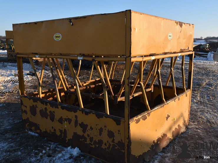sioux-square-hay-max-feeder-image-2