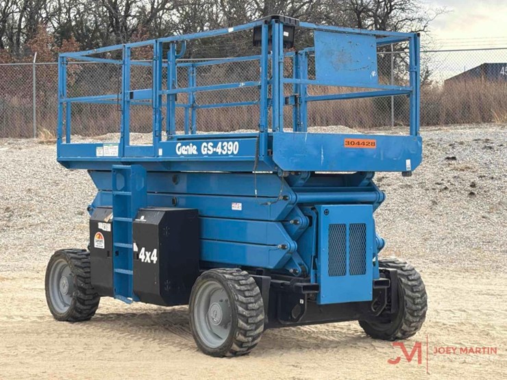 2015-genie-gs4390-roughterrain-scissor-lift-image-1