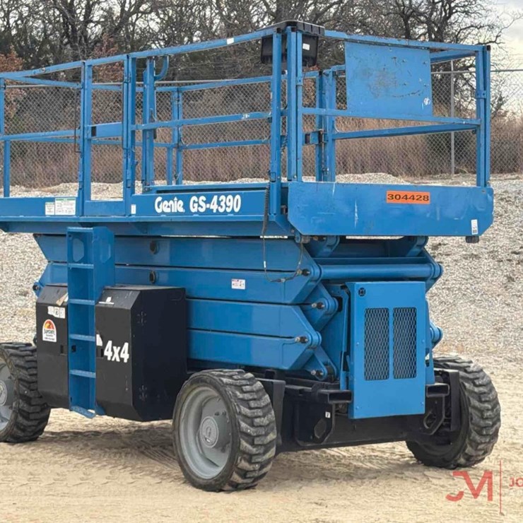2015 GENIE GS4390 ROUGHTERRAIN SCISSOR LIFT