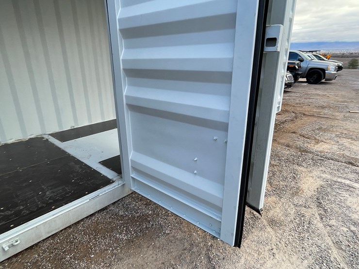 #200d-•-40'-container-image-28